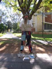 Alice Springs: Tolles Geschaeftsmodell: 3 Jokes $1! IchAG-verdaechtig ;)))